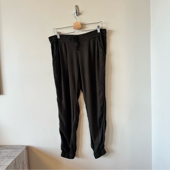 ARITZIA-AZURE Skies “Los Feliz Joggers” In Dark Olive (Size: Medium) - Picture 5 of 12